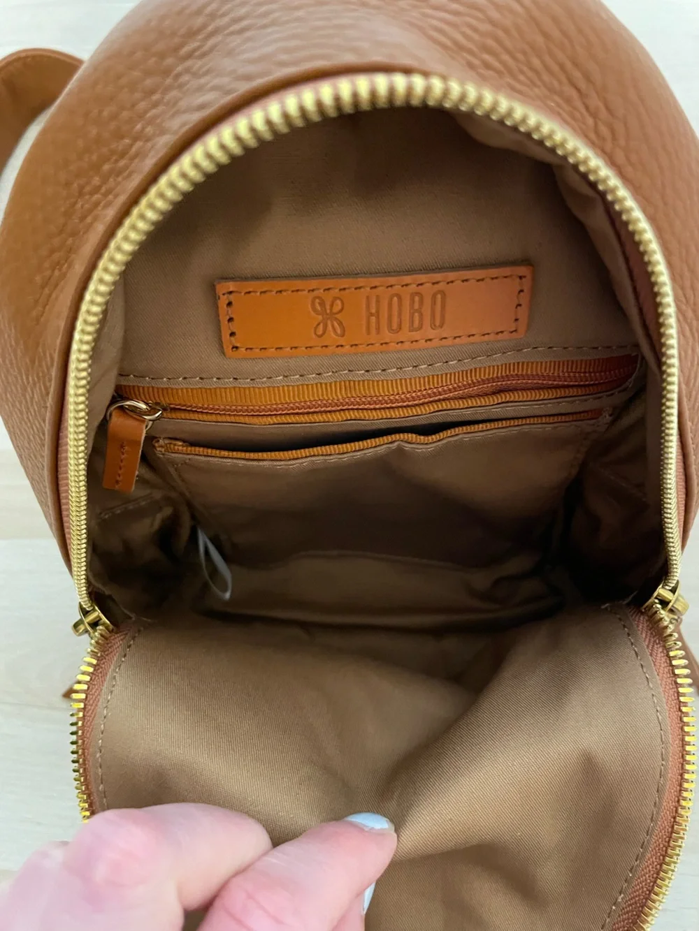 EXCELLENT Hobo Fern Sling Crossbody in a Caramel / Honey Color - Picture 9 of 14